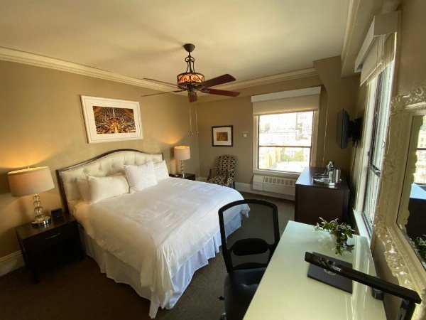 Kensington Park Hotel image 9